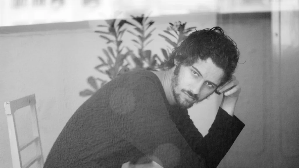 Background Serge Erege (2)